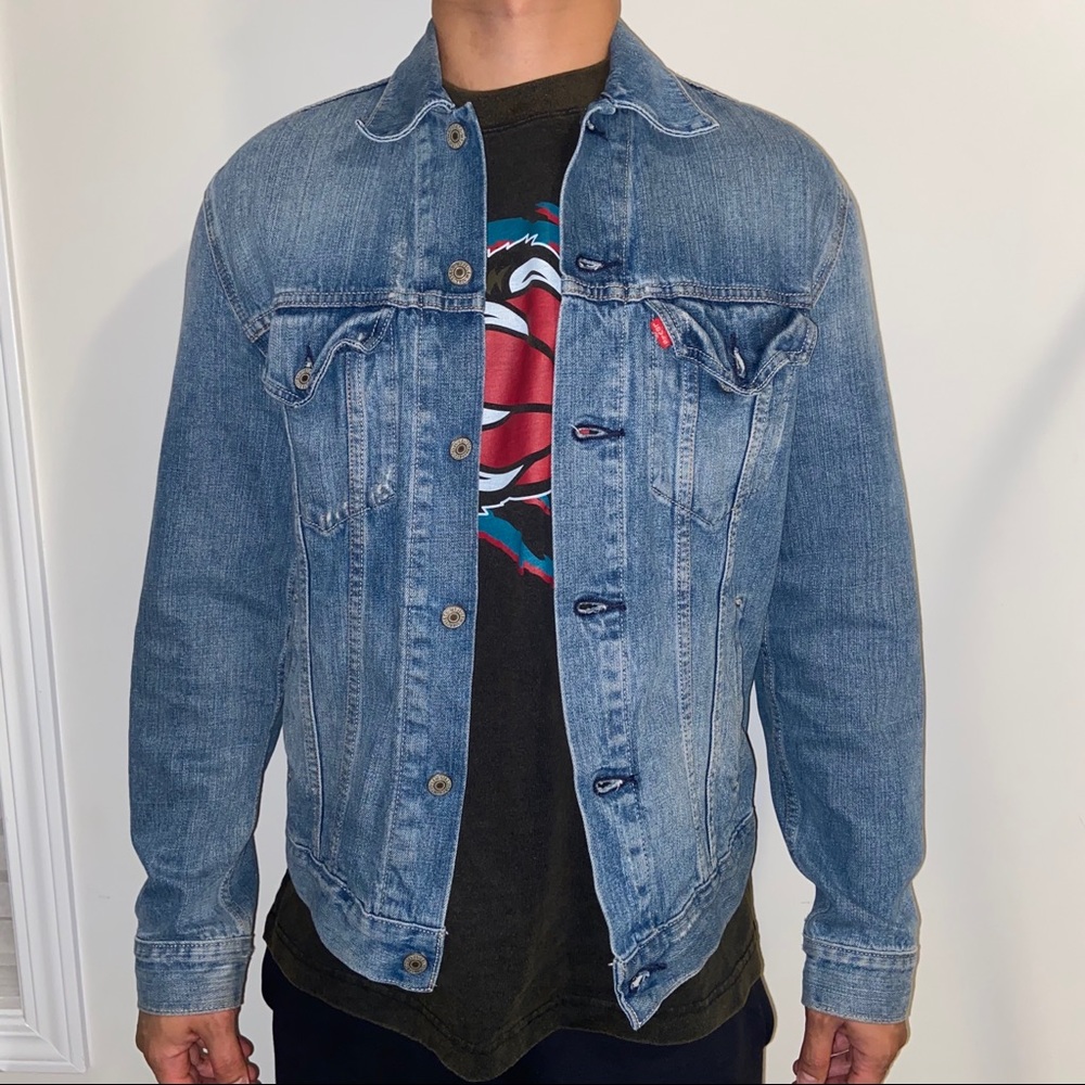 Men’s Levi’s denim jacket